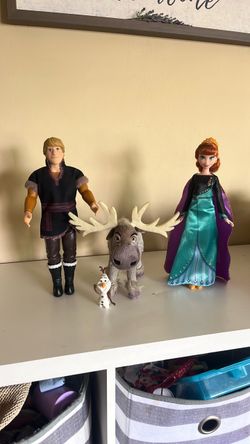 Set of 4pieces Anna Christof Sven Olaf both no ripped no stained all good condition