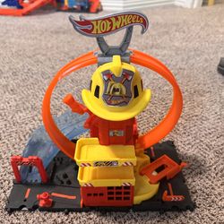 Hot Wheels City super loop Firehouse