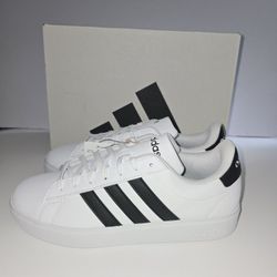 🔥 BRAND NEW Adidas Sneakers – Size 9.5 Womens– Original Box Included! 🔥