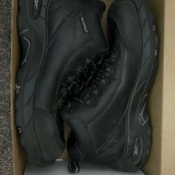  Reebok Work Waterproof Safety Shoes – Men’s Size 10.5 – Slip & Oil Resistant