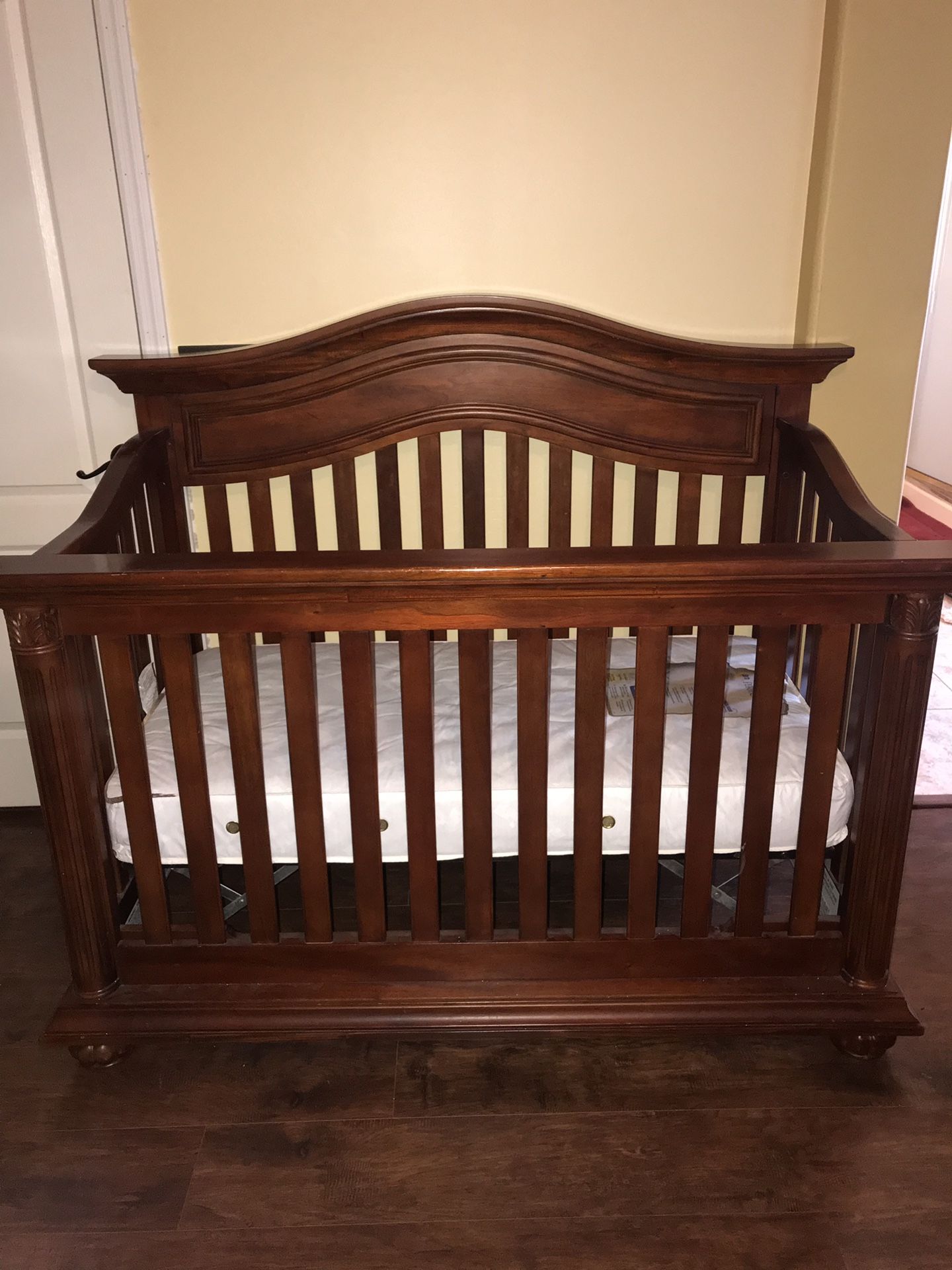 Baby Caché 4 in 1 Lifetime Crib for Sale in Phoenix, AZ - OfferUp