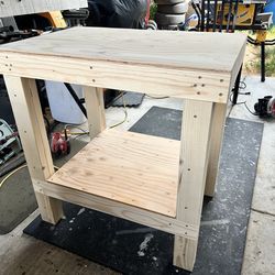 🛠️ Compact Work Bench – Perfect for Small Spaces!