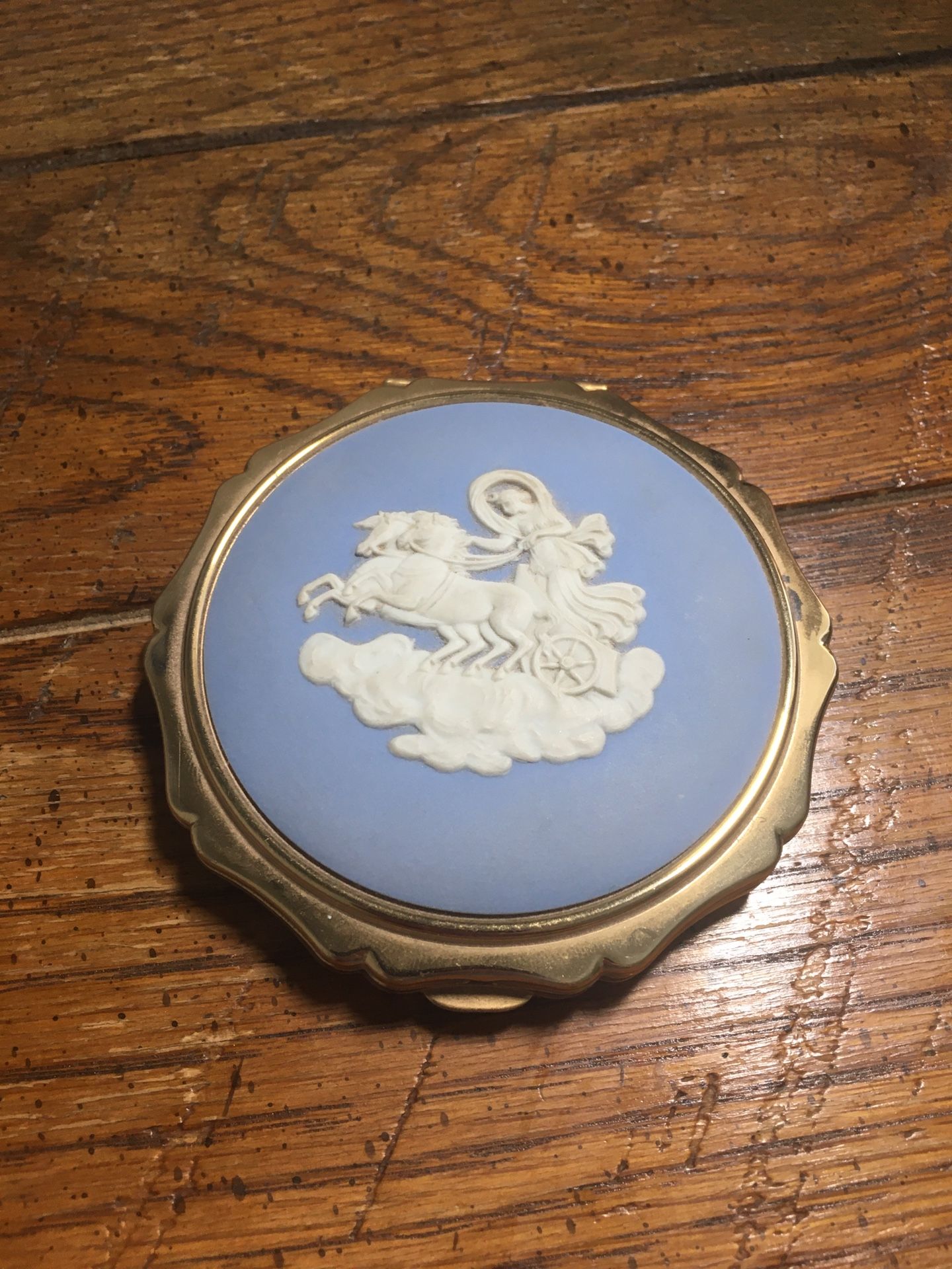 Brooch Wedgwood Made In England Compact With Mirror (MUST GO)