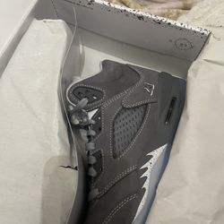 Jordan 5 Wolf Gray  GS  Size 4y