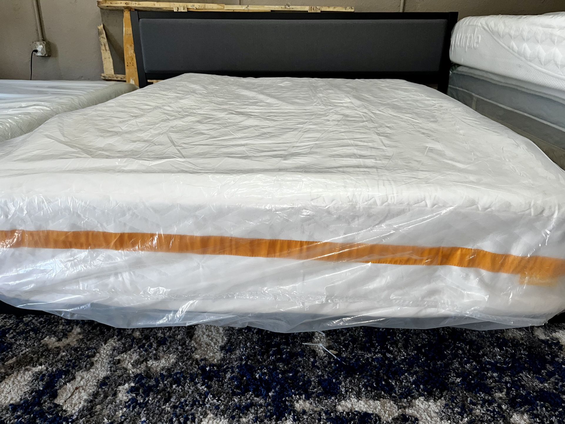 New 10” Simmons Full Size Hybrid Mattress