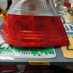 00-03 Bmw 325i Left Driver Side Tail Light Oem