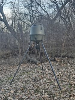 Automatic Programmable Deer Feeder - Like New
