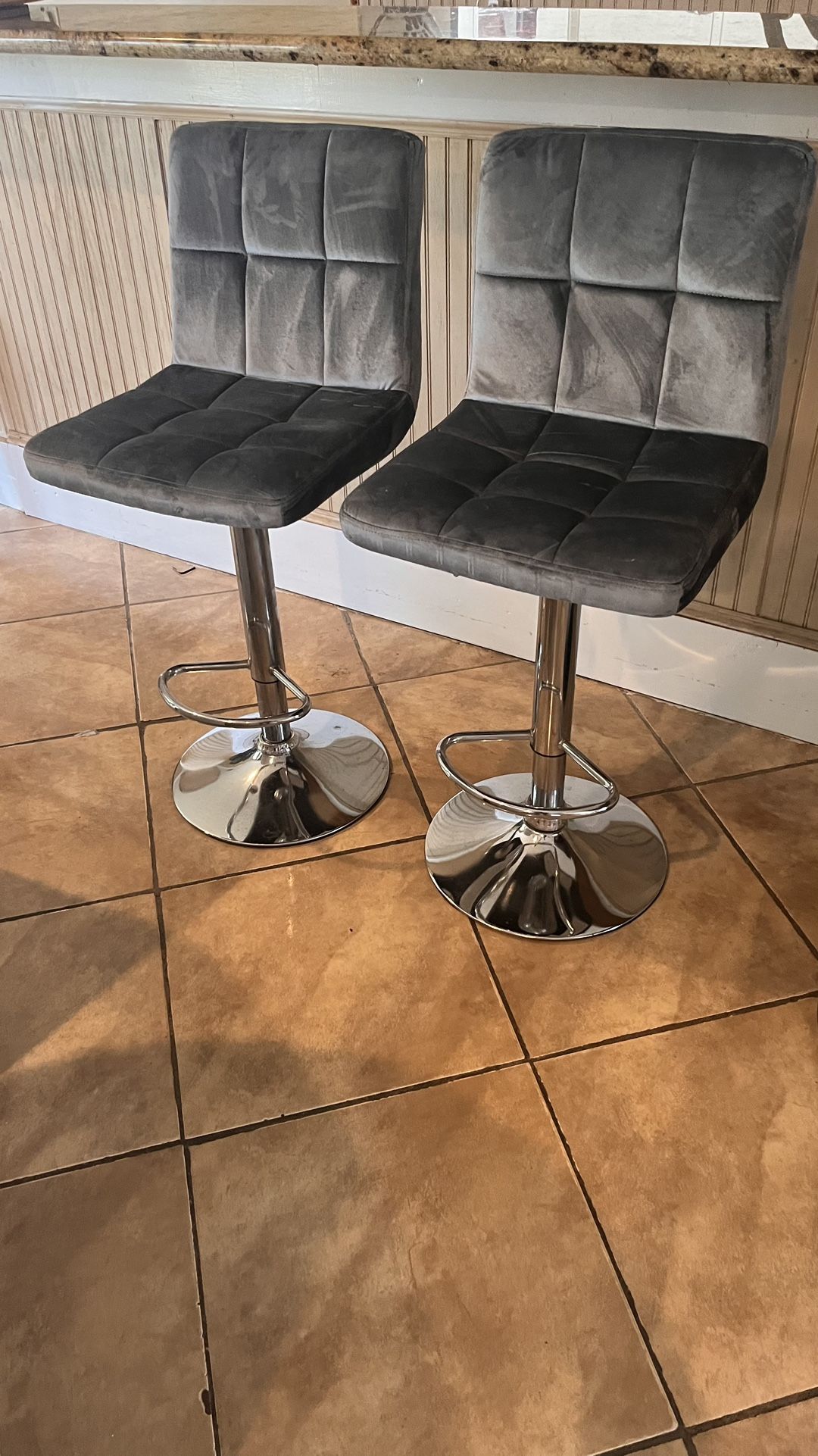 2 Bar Stools