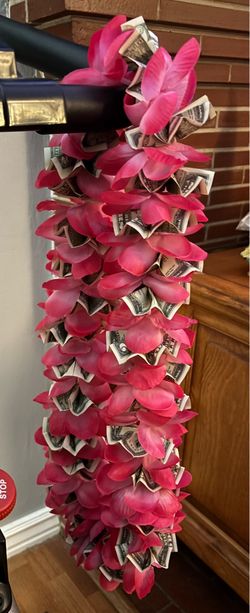 Hawaiian Lei with 36 $2 bills