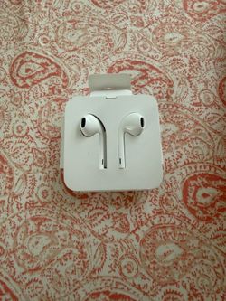 New lightning earphone for Apple iPhones