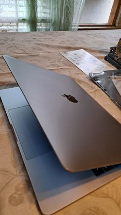 New Apple Macbook pro 2016 13 inch with case 319$ or best offer