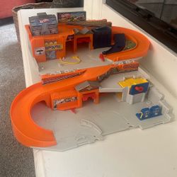 Hot Wheels Garage