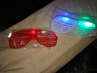 Flashing Glasses And Rings 