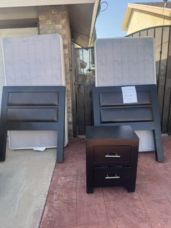 2 Twins Bedroom Set