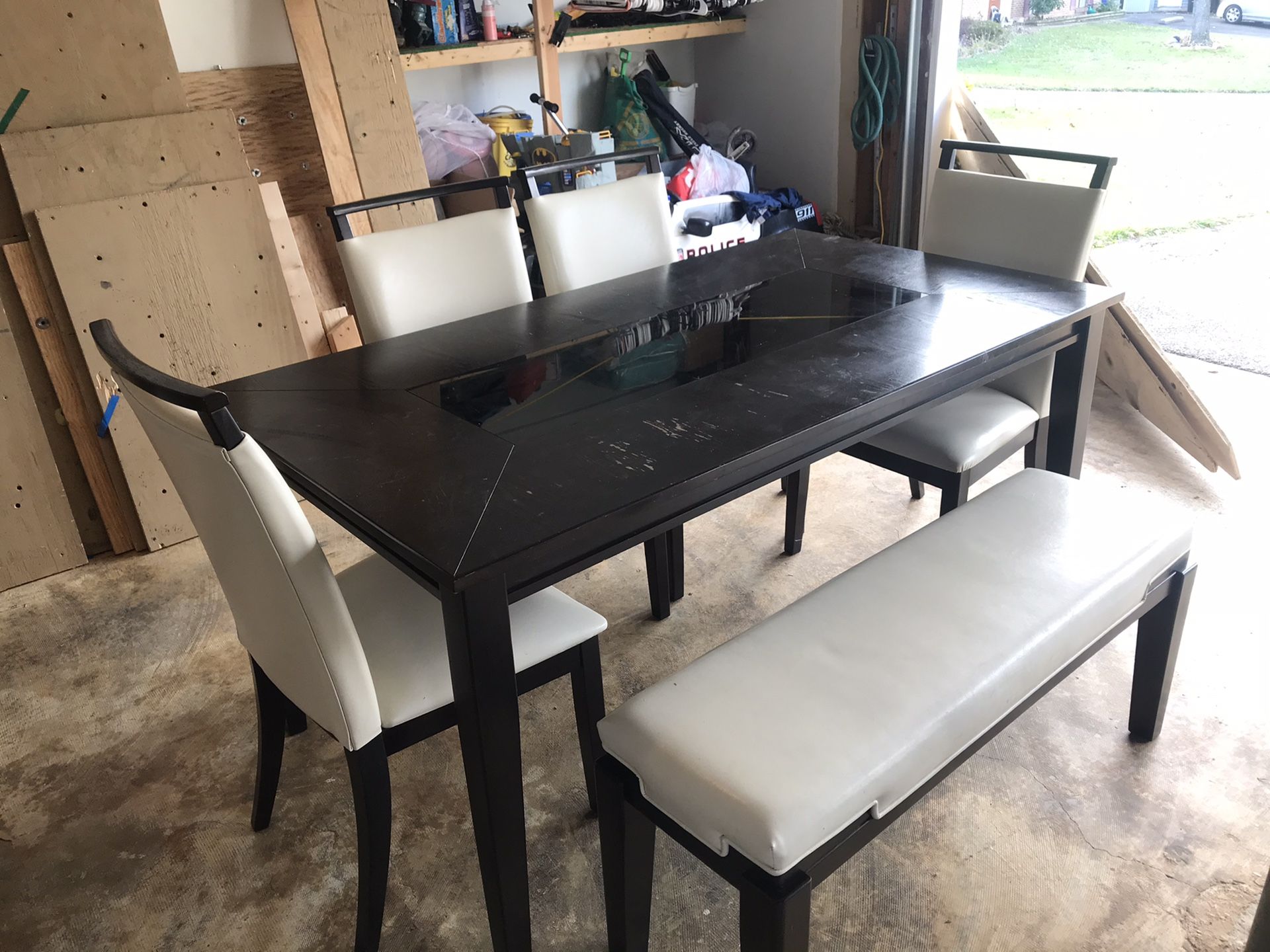 Dinning room table and chairs