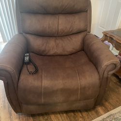 🪑 Lift Chair (Pride Mobility Vivalift Tranquil 2 Petite Wide)  EXCELLENT  CONDITION 