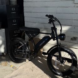 MOVCAN Fat Tire E-Bike with Black Seat $850