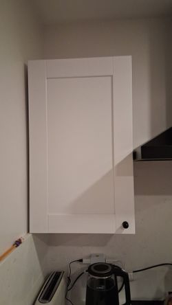 White Shaker Cabinet – Excellent Condition