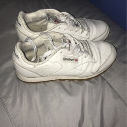 Size 5 1/2 Reeboks 