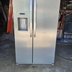 LG / Kenmore Refrigerator 