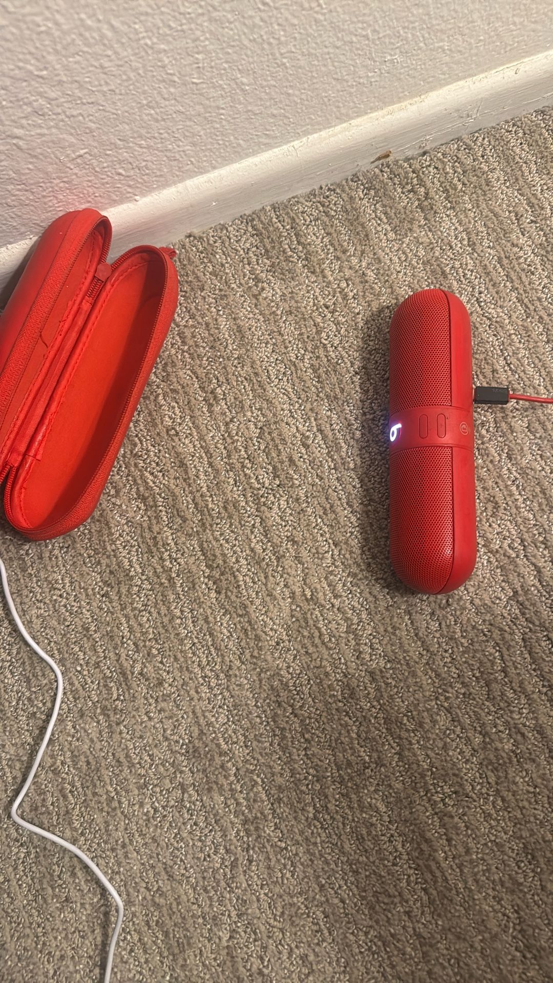 Beats Pill