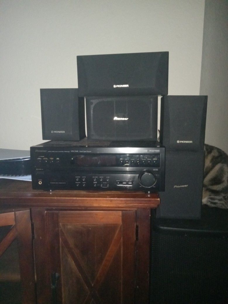 Pioneer Vsx-D458 Muti Channel Receiver And Speaker Set