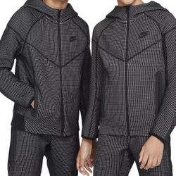 Nike Sportswear Tech Fleece Boys XL NWT