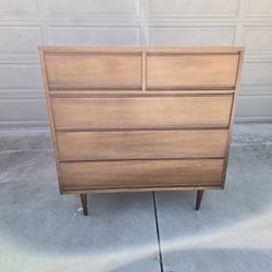 Mid Century Modern Dresser 