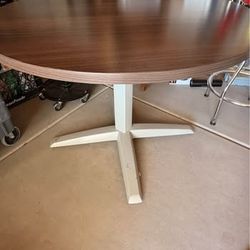 Beautiful vintage look round table