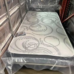 Twin size Brand new mattress for sale ! Pacaked in plastic wrap 