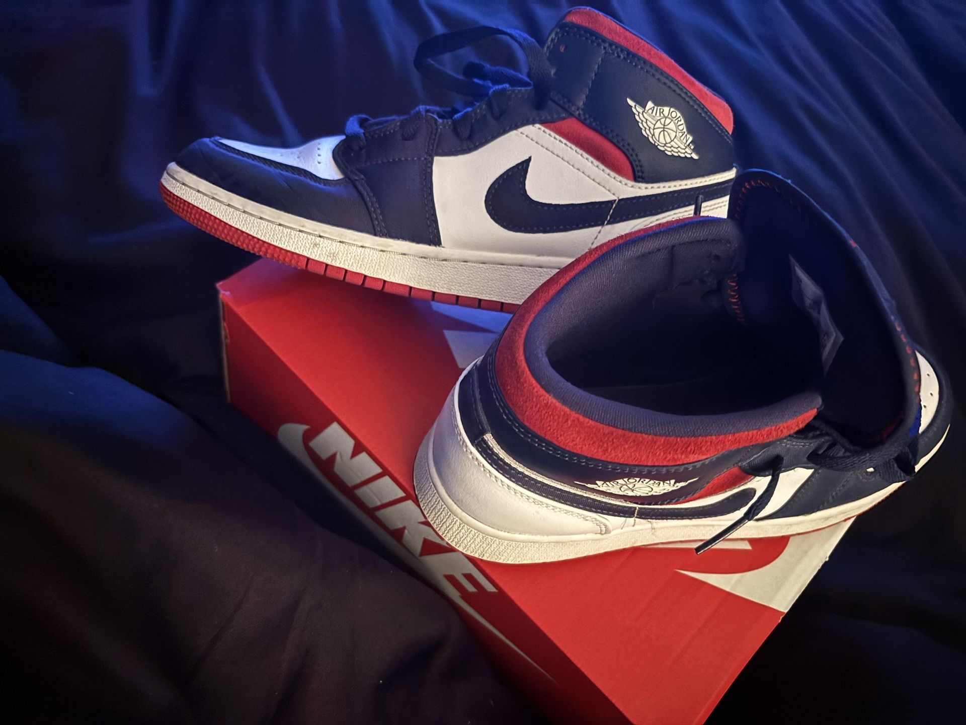 Boys Air Jordan 1 Mid