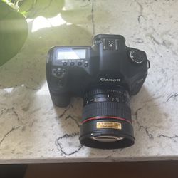 Canon 5D Mark I With 85mm  Bell Howell Prime lens