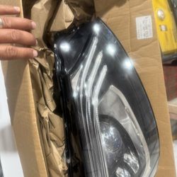 Mercedes Benz Right Side Headlamp 