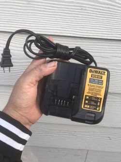 Dewalt Battery Charger 12 V To 20 V 