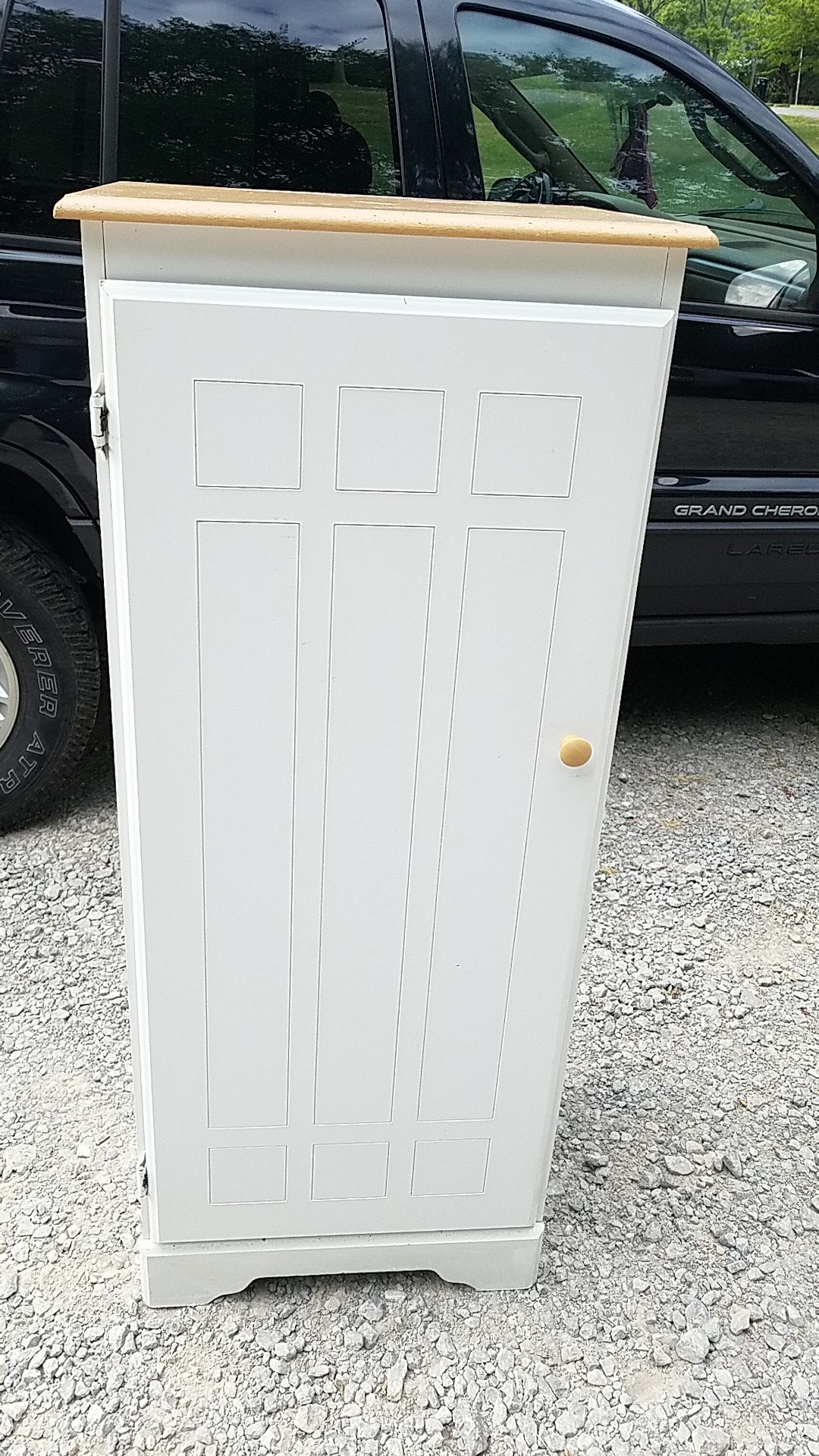 White wood cabinet