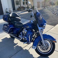Harley Davidson Ultra Classic - LIKE NEW!