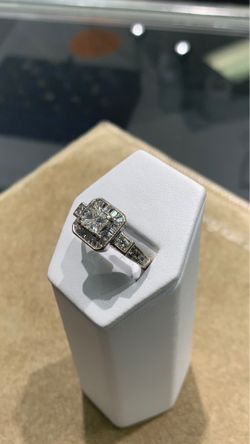 Diamond Ladies Ring