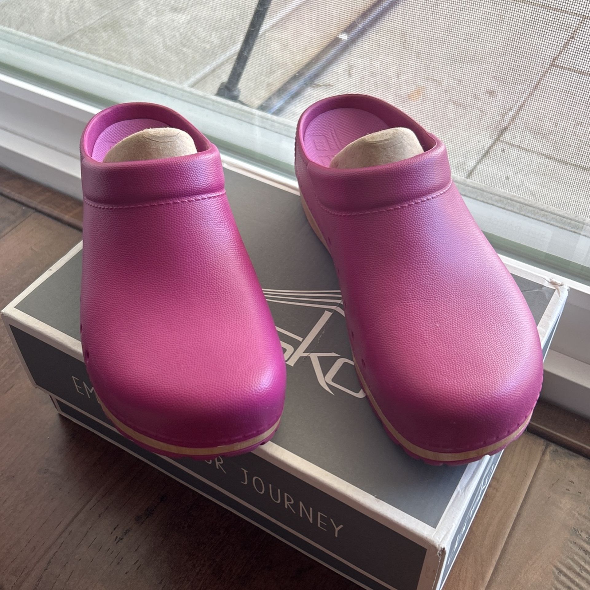 Dansko Kane Slip-On Mule Clog Fuchsia Sz.39