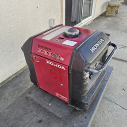 HONDA GENERATOR 3000UI GASOLINE PORTABLE STILL IN GOOD CONDITION,NEW BATTERY, NEW FRESH OIL SERVICE WORKS GOOD IF SOMEBODY INTERESTED PLEASE TEXT ME A