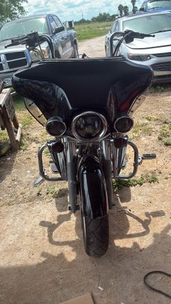 2006 Harley Davidson electric glide title under my name runs smooth no issues has marine GS 18 speakers aftermarket exhaust sticker and registration g