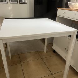 Dinner Table with 2 chairs