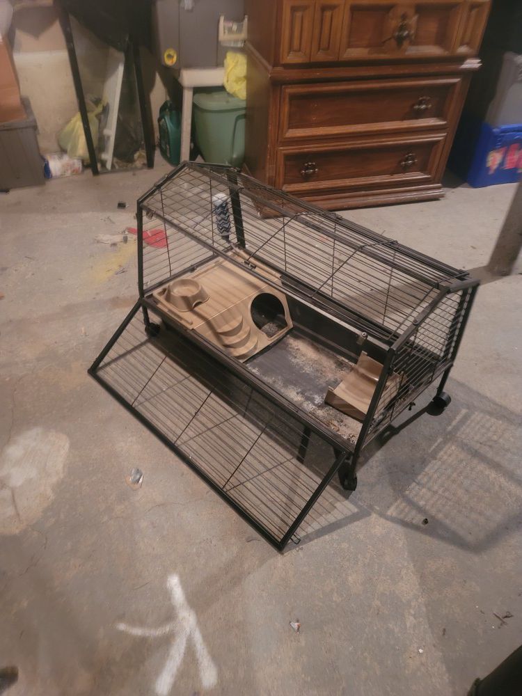Used Small Animal Cage w/ Water Bottle and Feed Dish!!! Retail $120!!