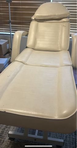 Beauty/tattoo chair