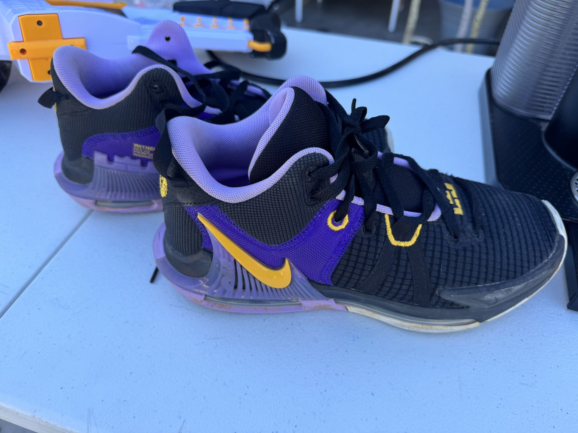 Boys Nike Shoes size 9