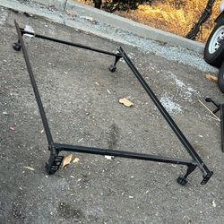 twin - full metal frame with wheels 