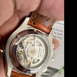 TAG Heuer Link Automatic Chronograph – Precision & Sport Elegance Men’s TAG Heuer Link chronograph, reference CJF2114-0, featuring a striking navy blu