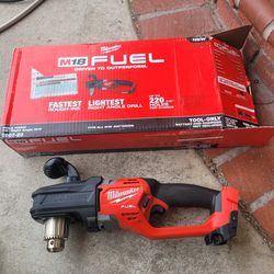 Milwaukee

M18 FUEL GEN II 18V Lithium-Ion Brushless Cordless 1/2 in. Hole Hawg Right Angle Drill (Tool-Only) 

