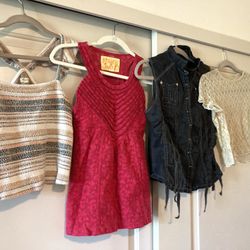4 Stylish Sleeveless/Short Sleeve Tops Size S (+ a Free People Dress)