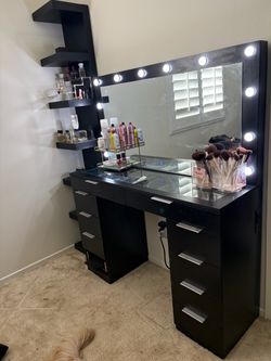 Lighted mirrored vanity