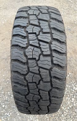 Mickey Thompson 275/65/18 (1) Tire